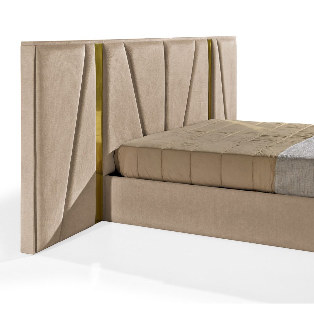 Cama de Casal estofada em amarelo claro com Painéis Laterais em Dourado