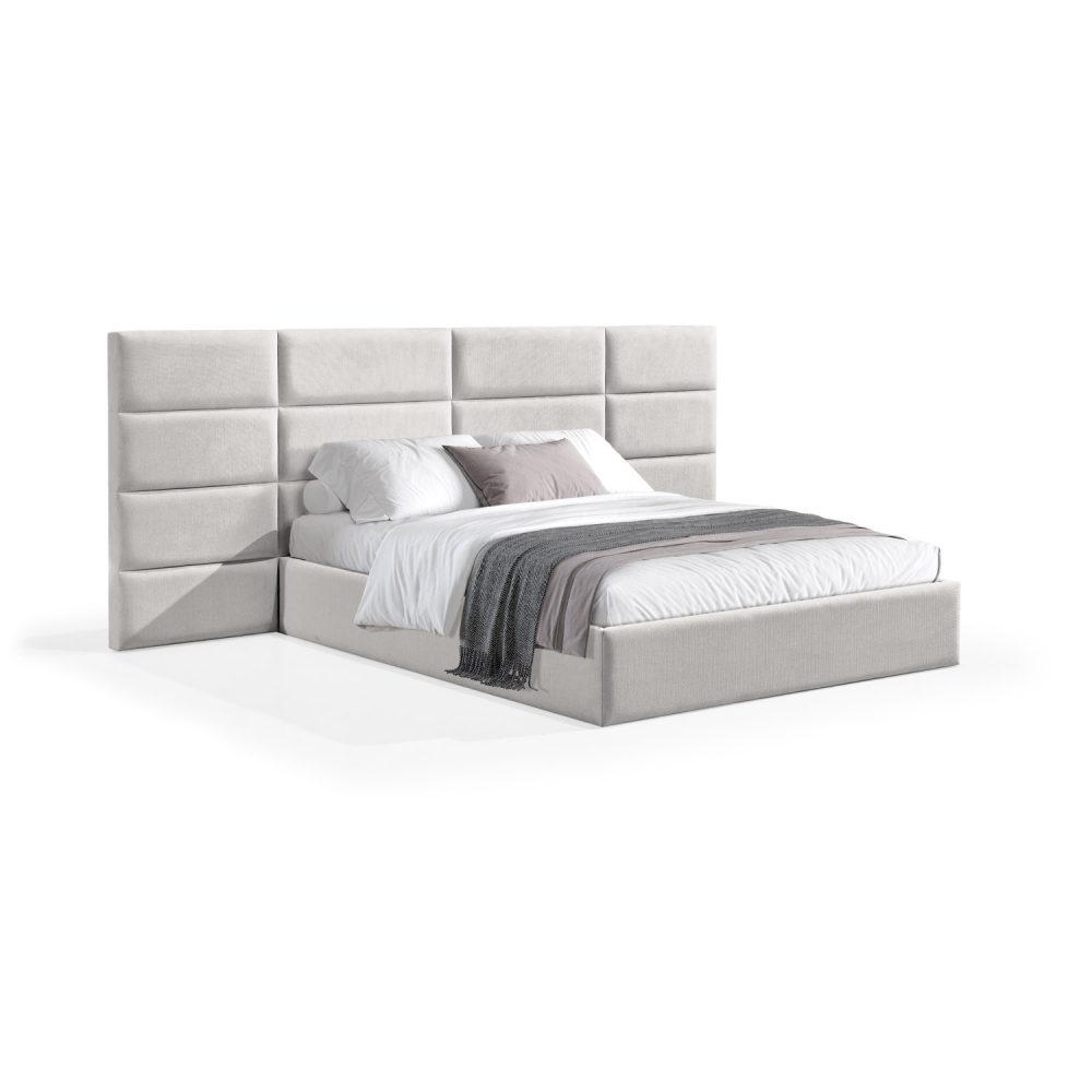 Cama moderna com cabeceira acolchoada em branco, lençóis brancos, cobertor cinzento e várias almofadas em tons de cinza e branco, com estrutura estofada no mesmo tecido cinzento.