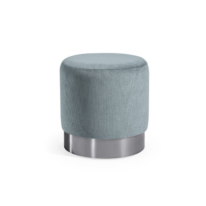 Puff estofado em azul claro com base em cor prateado