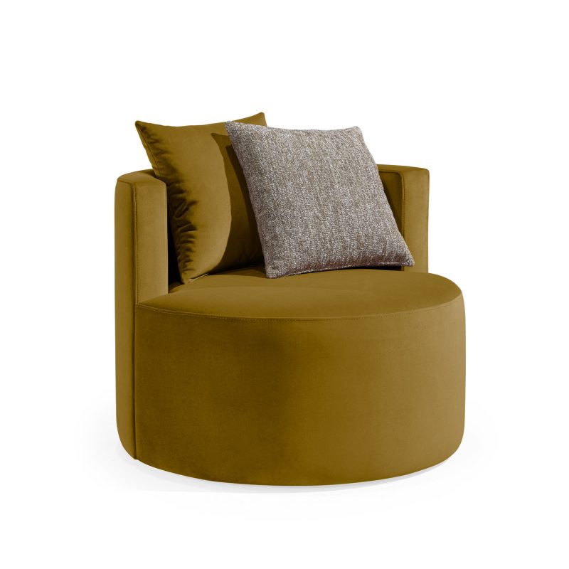 Cadeirão estofado em amarelo com duas almofadas no seu assento